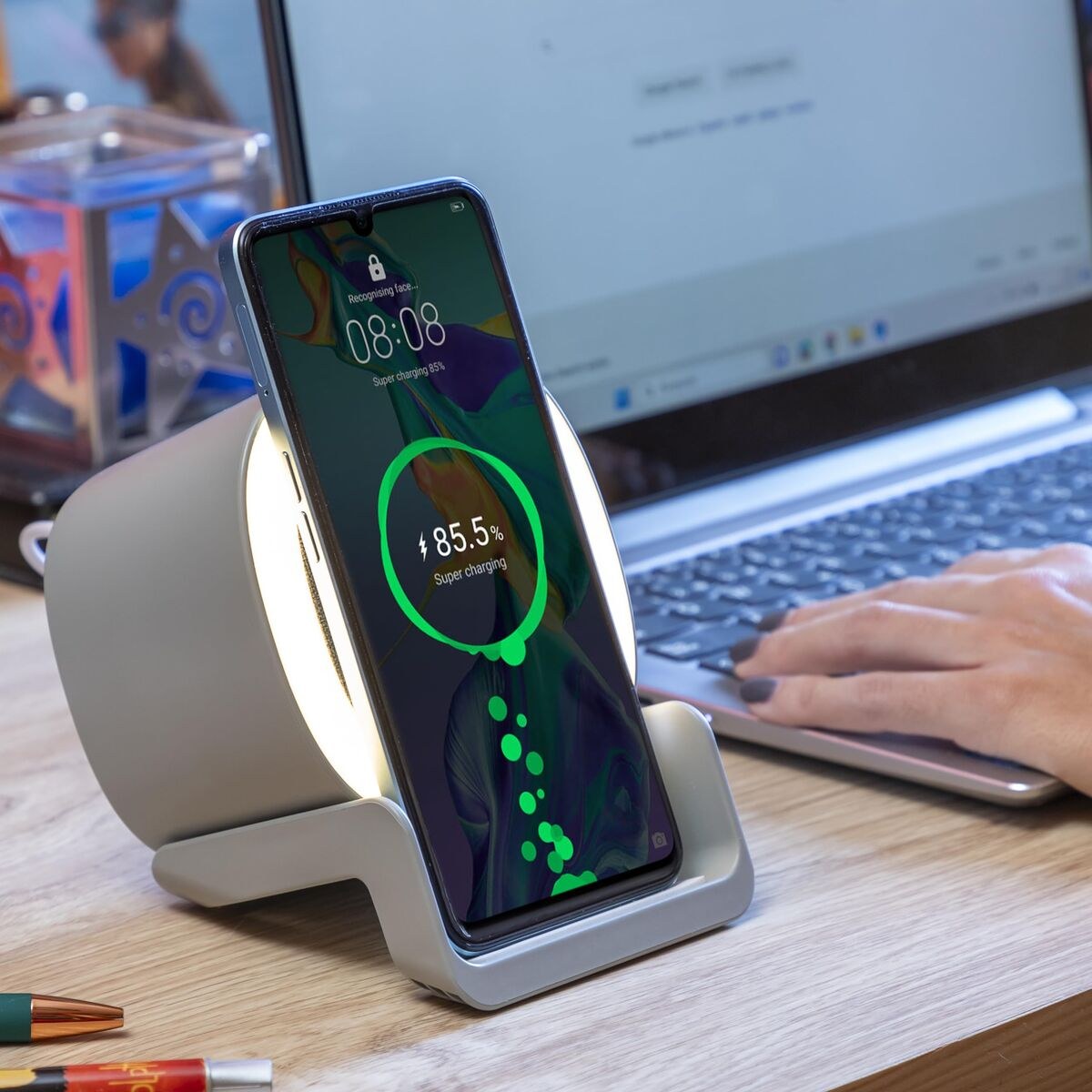 Динамик с беспроводной зарядкой и светодиодом 4 IN 1 SPEAKER 10 W (Пересмотрено B)