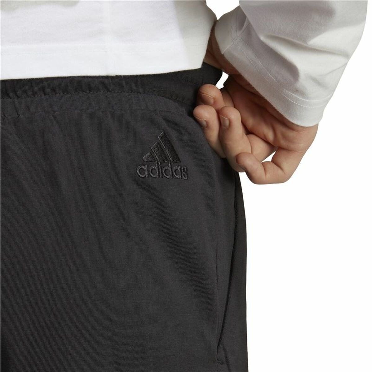 Sports Shorts Essentials Logo Black