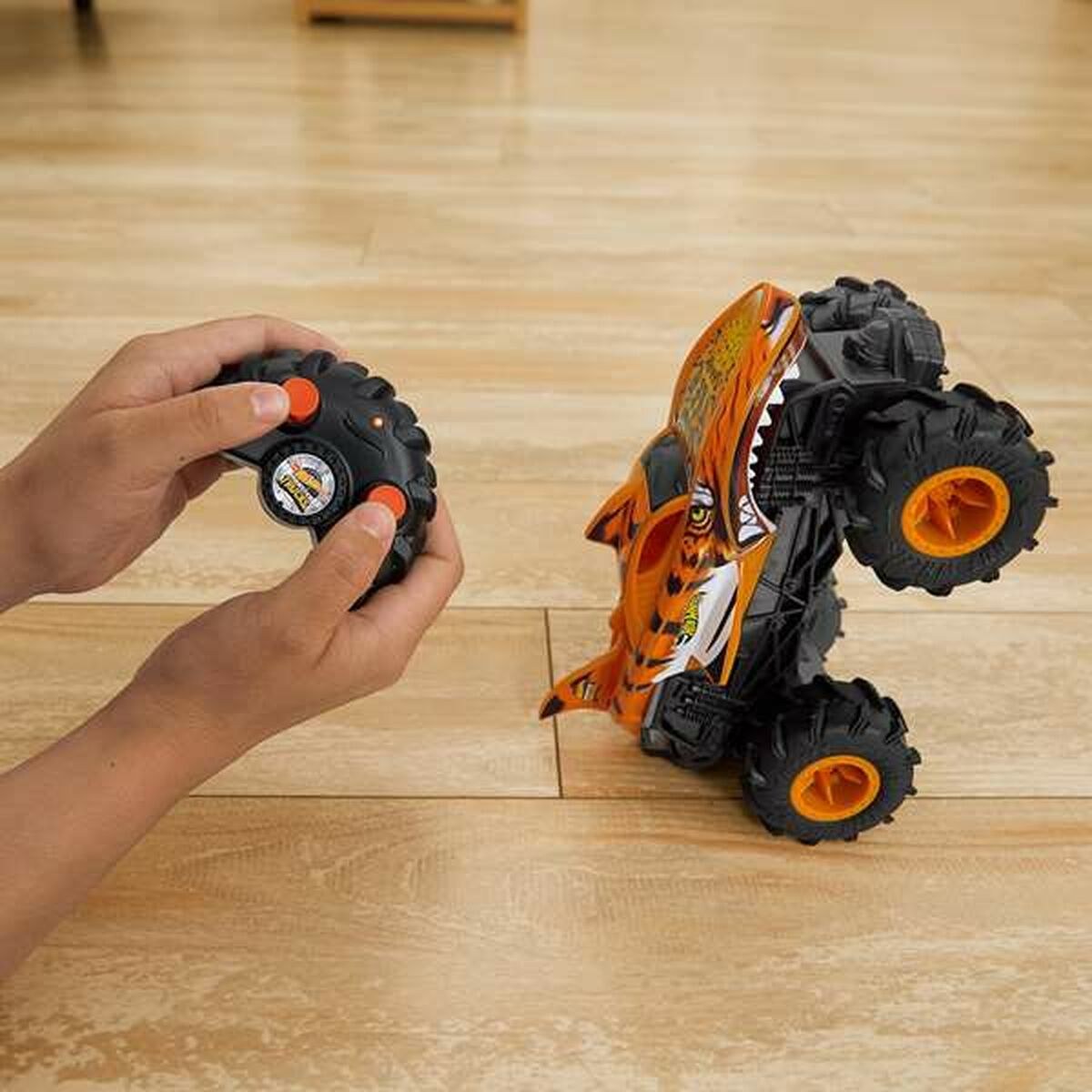 Remote-Controlled Car 1:24
