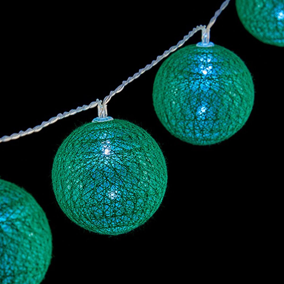 Wreath of LED Balls Green 2 m Ø 5 cm