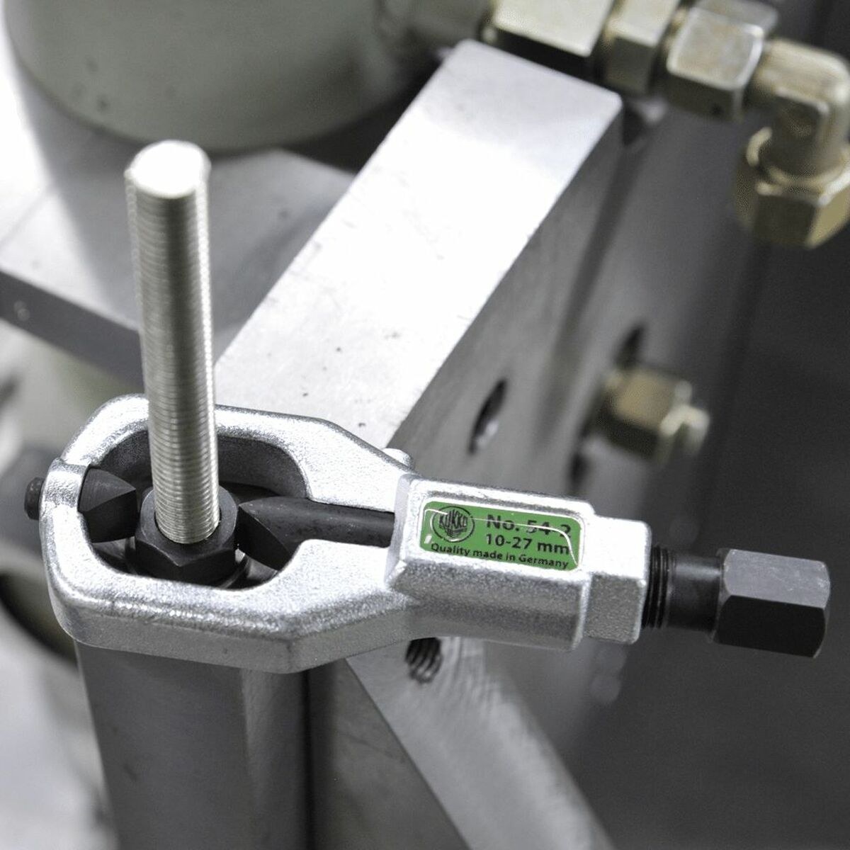 Mechanical Nut Splitter