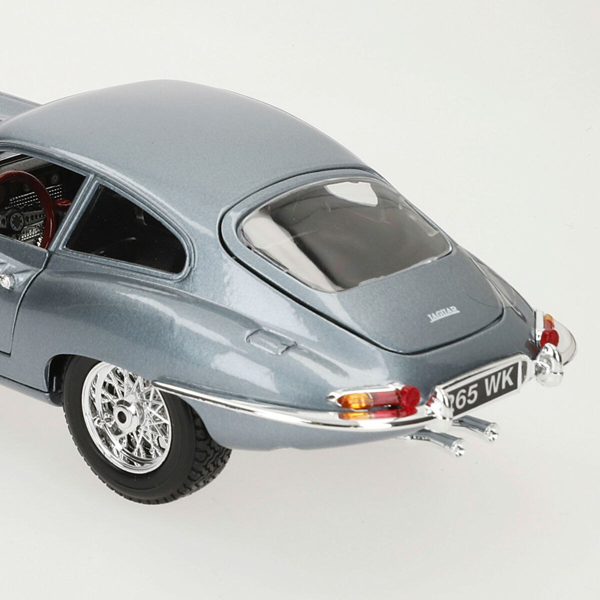 Автомобиль GT-Jaguar "E" Coupe (1961) 1:18