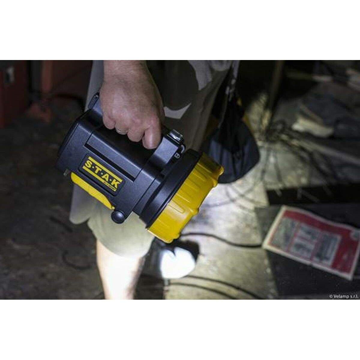Перезаряжаемый светодиодный ручной прожектор CREE BULLDOG 30 W 2200 lm